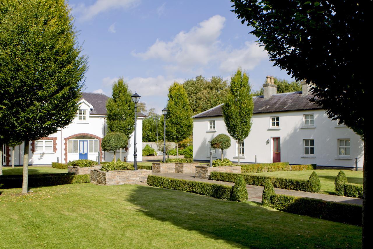 Moyvalley Hotel Self Catering Cottages ภายนอก รูปภาพ