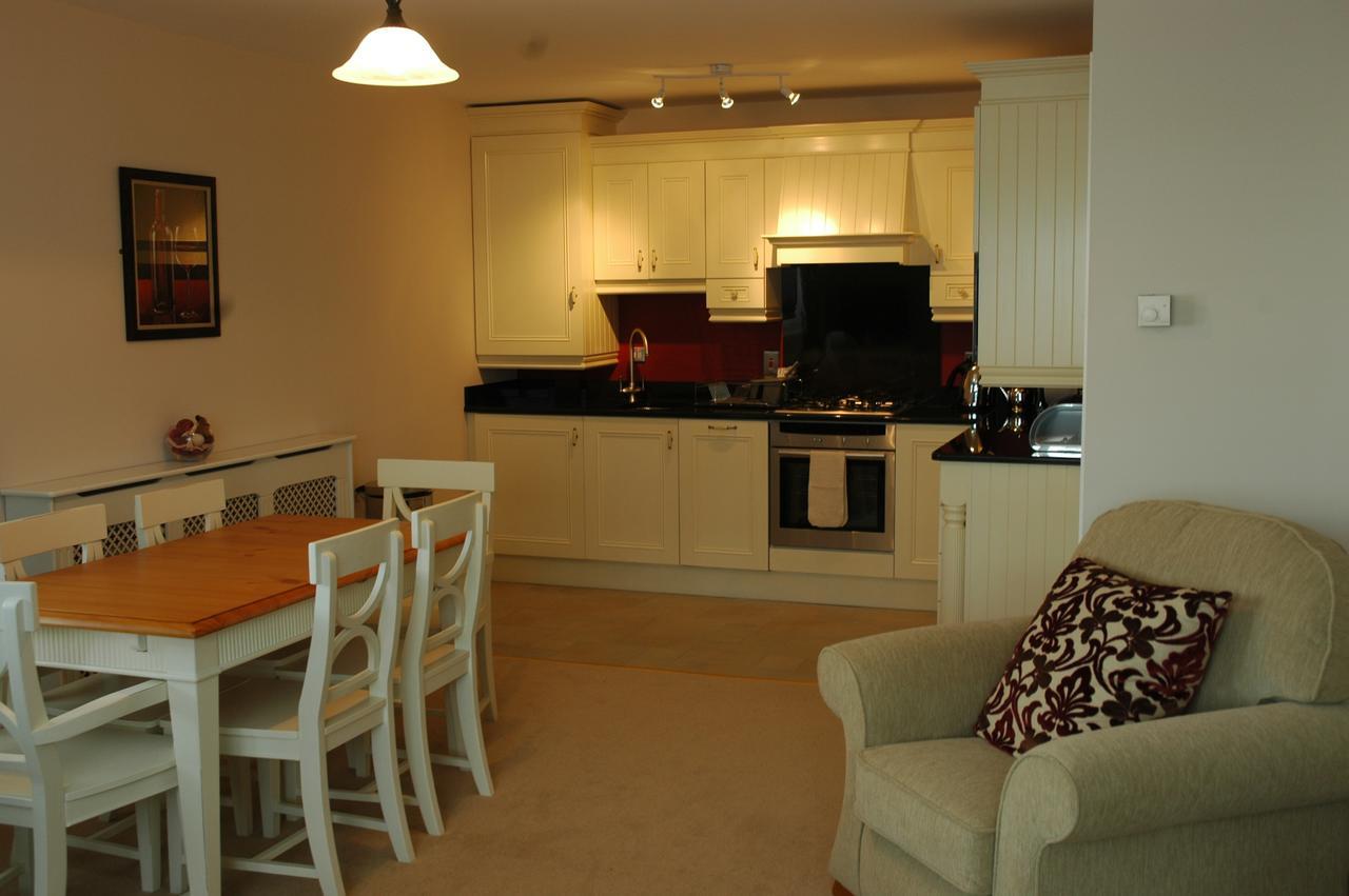 Moyvalley Hotel Self Catering Cottages ภายนอก รูปภาพ